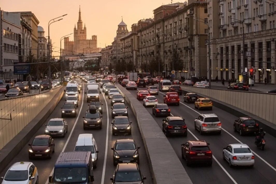 Садовое кольцо дорога в москве. Садовое кольцо дорога в москве. Движение в москве. Автомобильное движение. Садовое кольцо дорога.