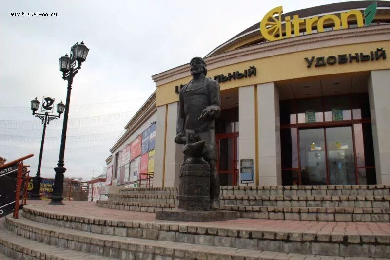 кузнецы павлово. памятник кузнецу. павловские кузнецы. памятник павловскому кузнецу павлово. павловские кузнецы.