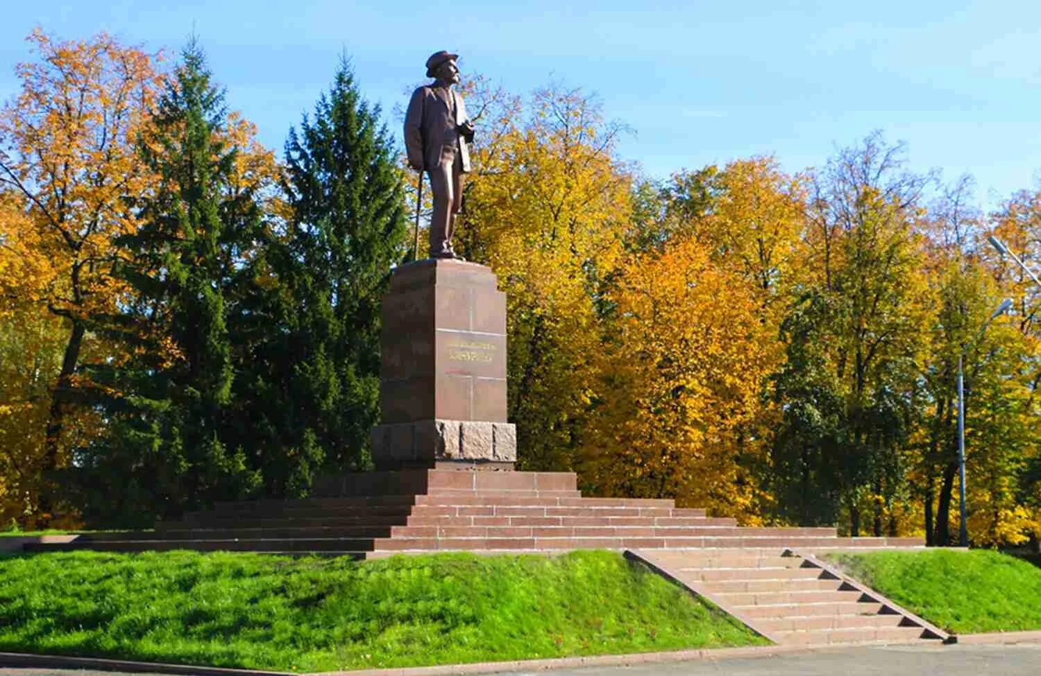 Площадь мичуринска. Памятник мичурину в мичуринске. мичурин мичуринск тамбовская область. площадь мичурина мичуринск.