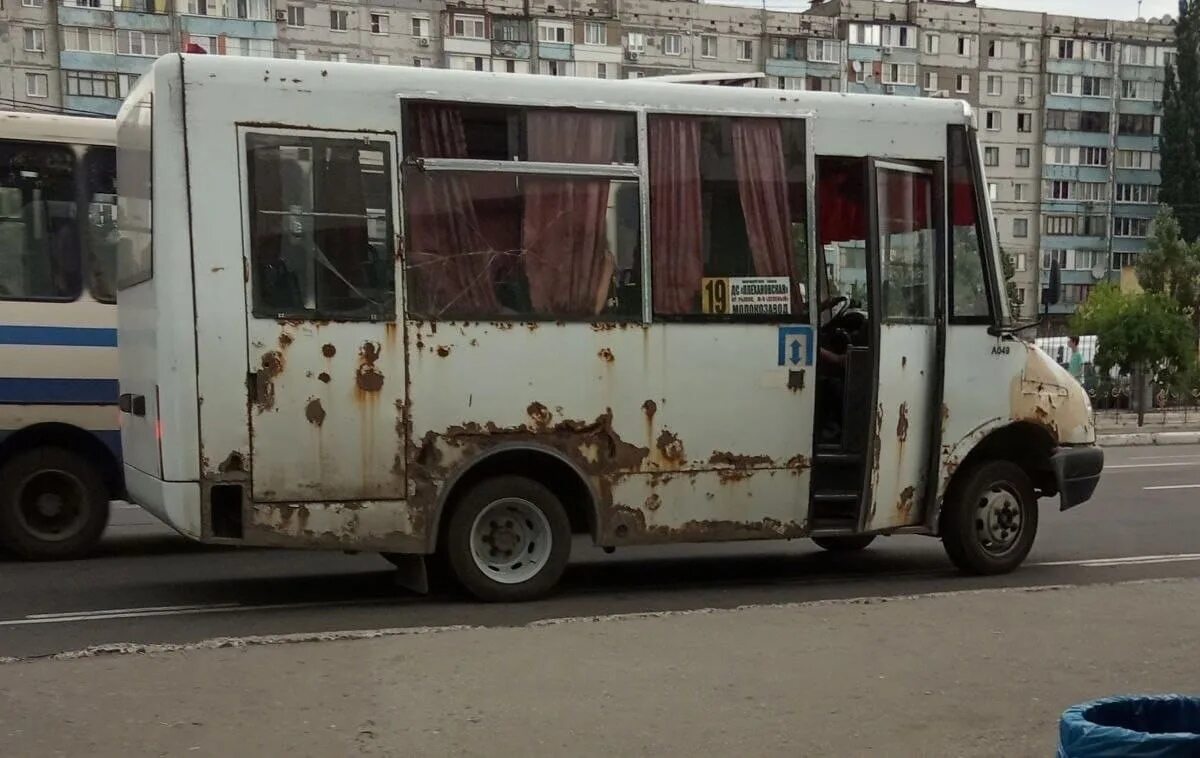 Маршрутка макеевка. Ржавый автобус. ржавая маршрутка. ужасные маршрутки. маршрутки в днр.