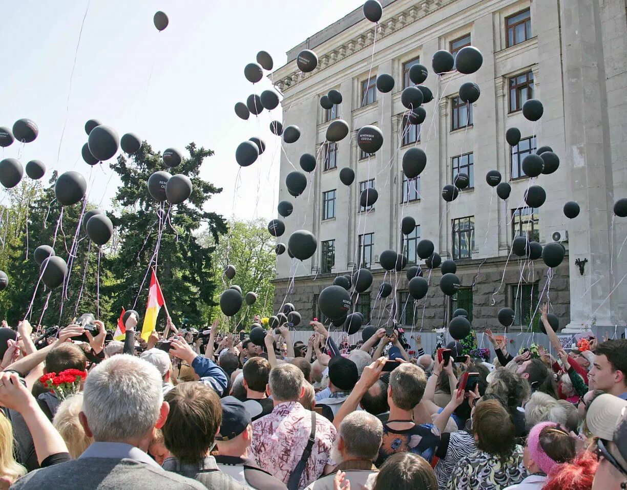 1 мая 2014 г. Дом профсоюзов в Одессе 2 мая 2014. Одесса Куликово поле дом профсоюзов.