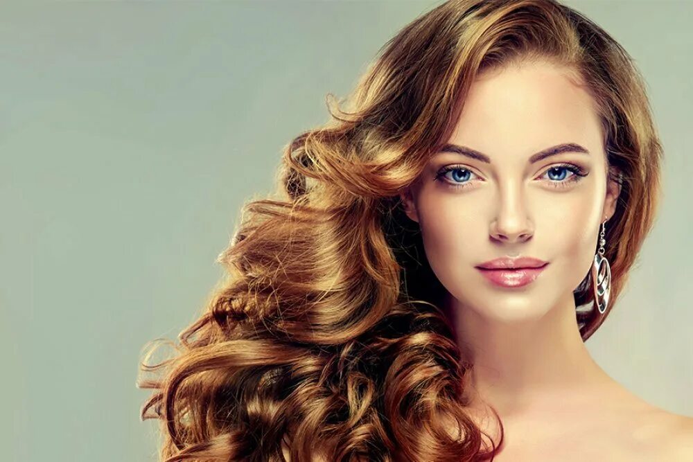 Идеальные волосы. Плойка для локонов. Укладка волос. Sofia zhuravetc модель. Локоны на средние волосы.