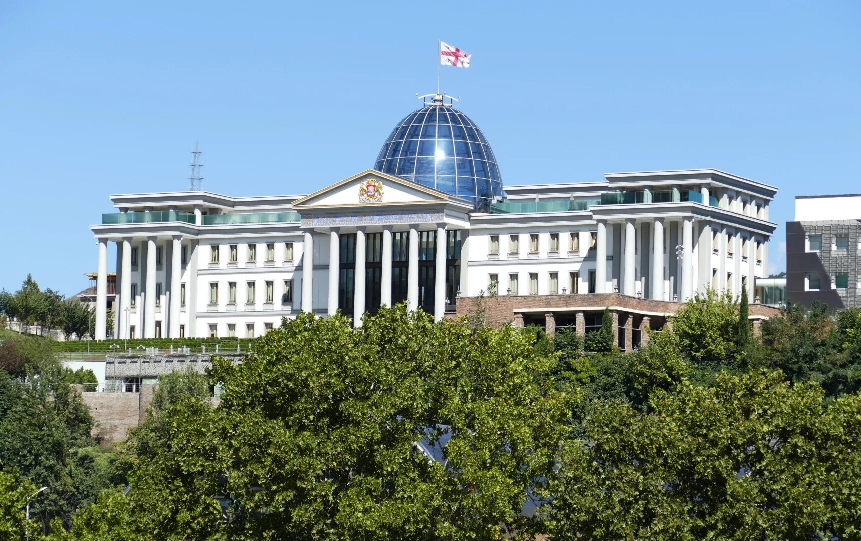 Президентский дворец Тбилиси. Резиденция президента Грузии в Тбилиси. Парламент Кутаиси. Здание парламента в Тбилиси. Грузия власть