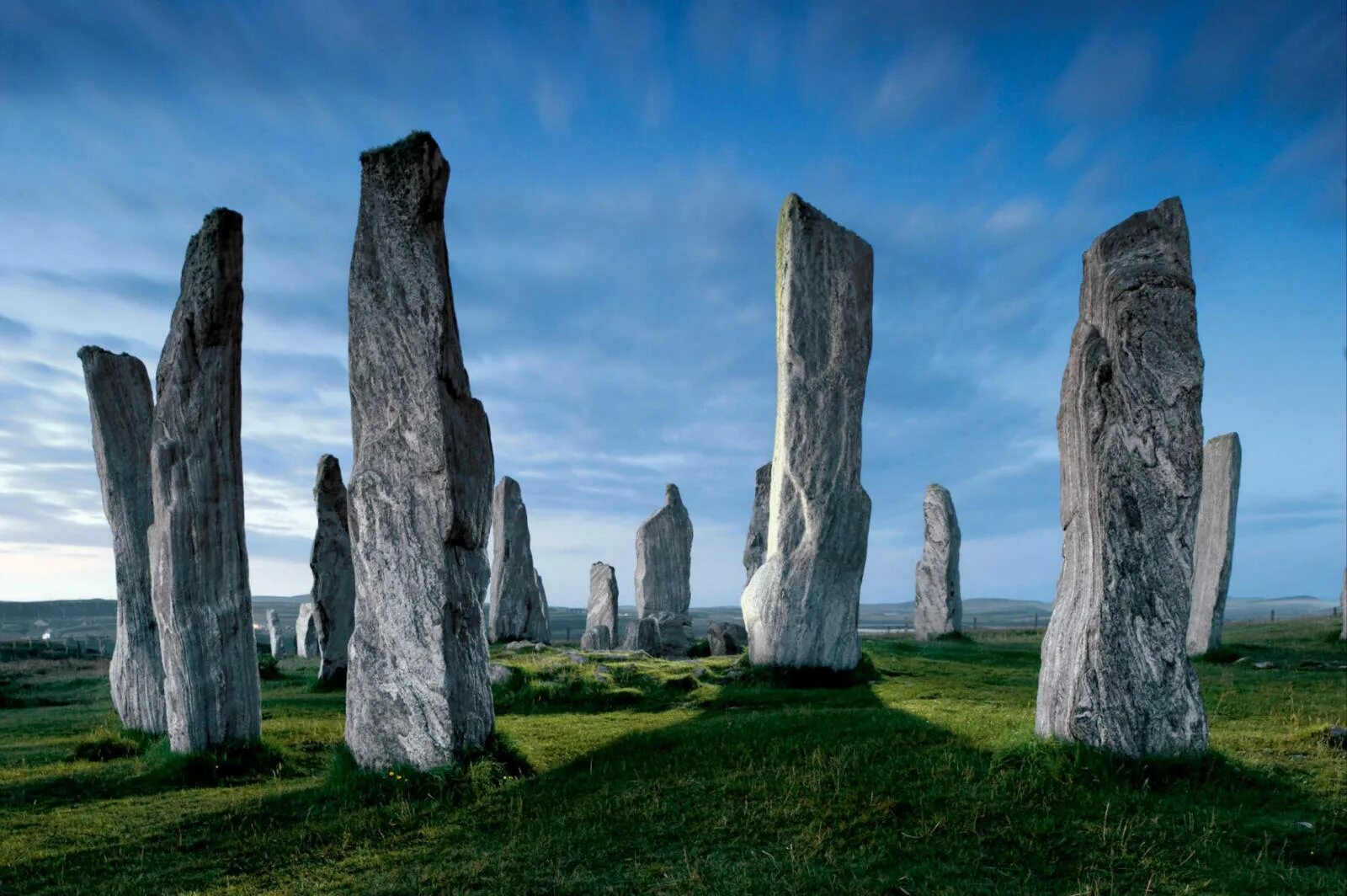Monument stone. Столбы Калланиш, остров Льюис Шотландия. Менгиры Калланиша, Шотландия. Камни Калланиш остров Льюис Шотландия. Мегалиты Стоунхендж.