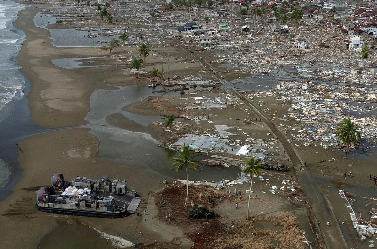 Disaster area. Остров Суматра ЦУНАМИ 2004. Землетрясение в Индонезии 2004.