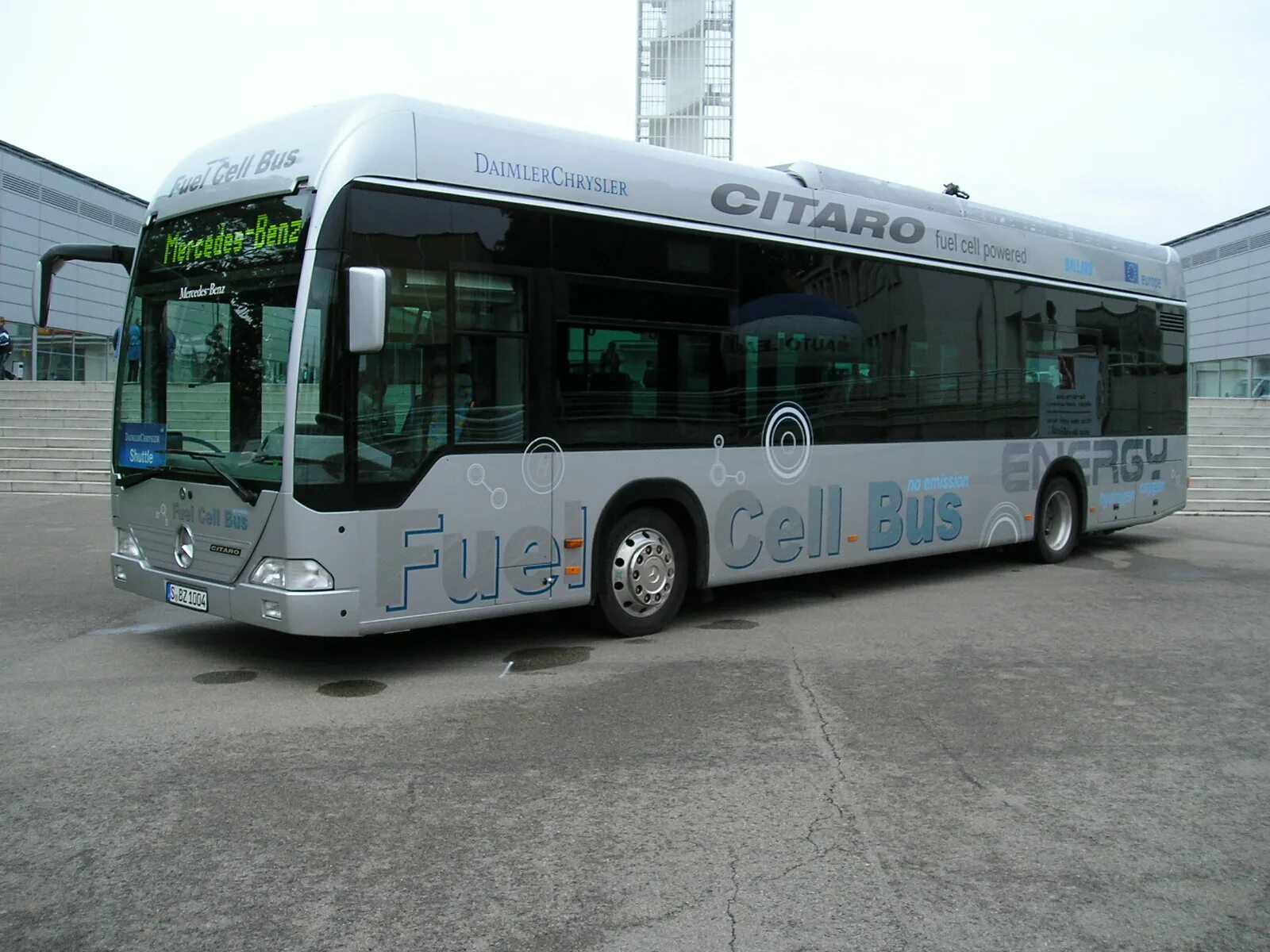 Автобус топливо. Mercedes citaro. toyota fuel cell bus. автобус mercedes citaro. автобус топливо будущего.