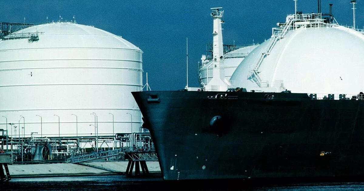 танкер спг. тендер спг. российский сжиженный природный газ. тендер спг. суточный фрахт спг газовоза.