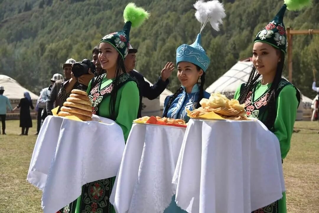 Азия дол. Нооруз юрта Киргизия. Нооруз в Кыргызстане сумолок. Культура народа Киргизии. Национальные традиции Киргизии.