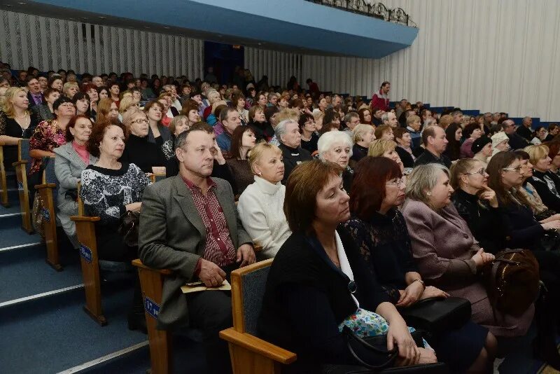 Губернский Смоленск зал. КДЦ Губернский Смоленск. КДЦ Губернский Смоленск зал. Актовый зал КДЦ Губернский Смоленск. Сайт кдц губернский смоленск