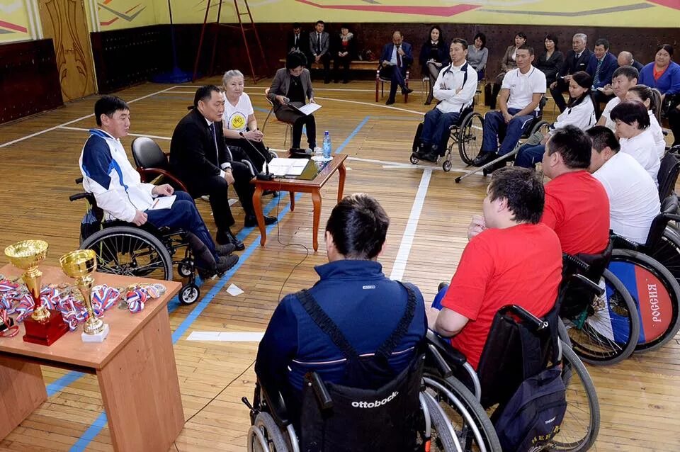 дети с инвалидами детьми тыва. оюн михаил кара-оолович стрельба из лука. общество инвалидов село алтайское. достижения инвалидов. соц проект для инвалидов в сибири.