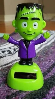 Toys dance