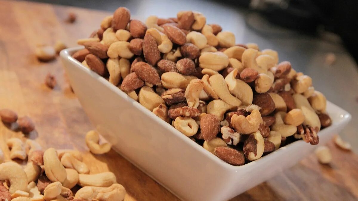 Gone nuts. Mogui орешки. Бизнес на орехах. Кранчи фруктово ореховые. Бразильский орех foodart, 80 г.