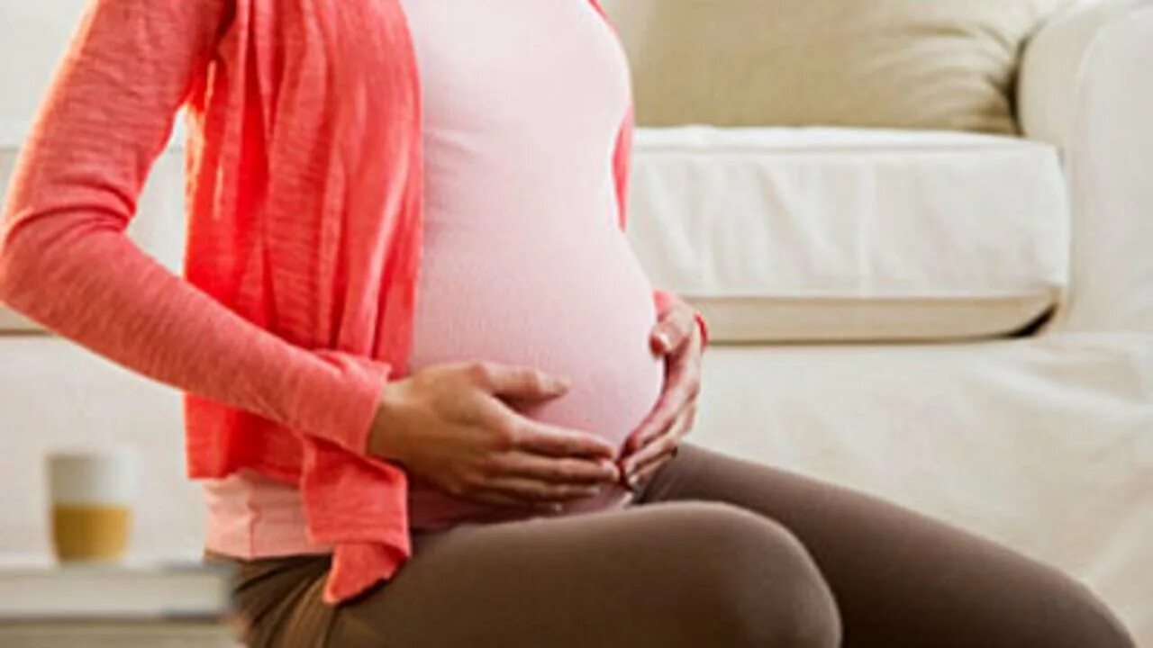 Вздутие живота первый триместр. Вздутие живота беременность. Вздутие живота у беременных. Вздутие живота у беременной.