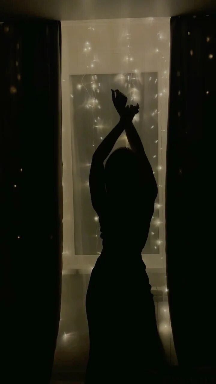 текст песни в темноте. в темноте мы пляшем танго слова.