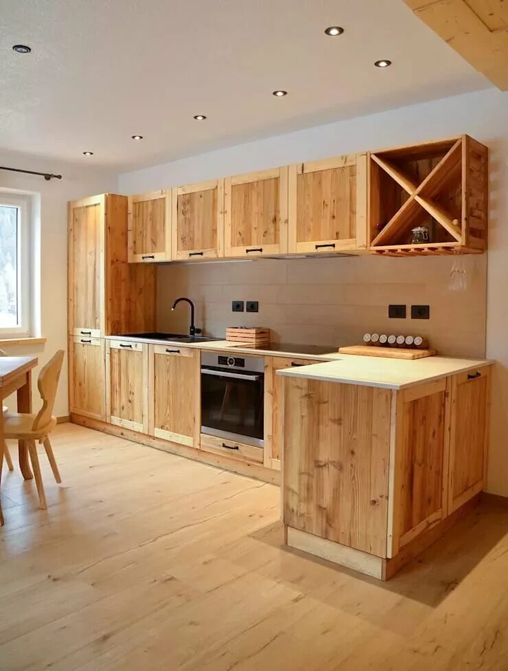 Сделать кухню дома своими руками. Кухонный гарнитур из дерева. Кухонный гарнитур из досок. Фасады из мебельного щита для кухни. Кухонная мебель из вагонки.