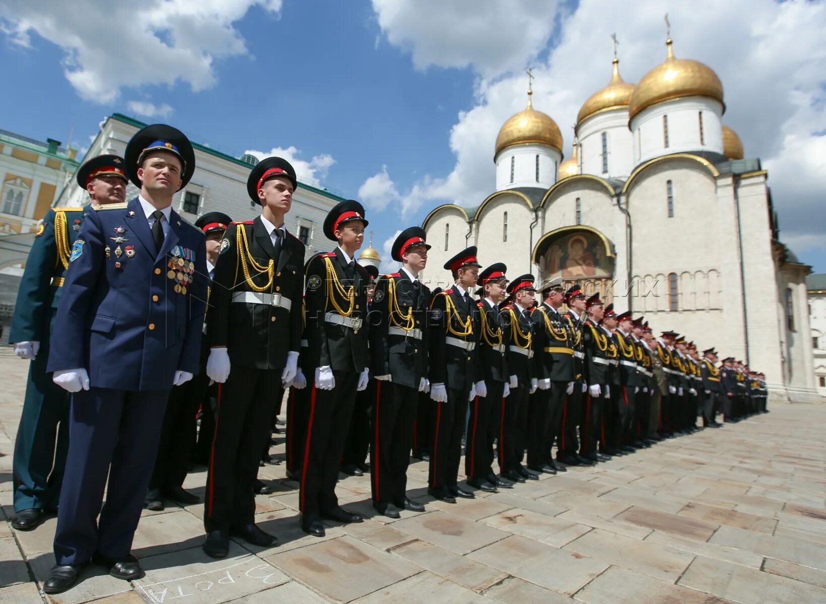 Агентство кремлевское. Торжественная служба на Соборной площади Кремля.