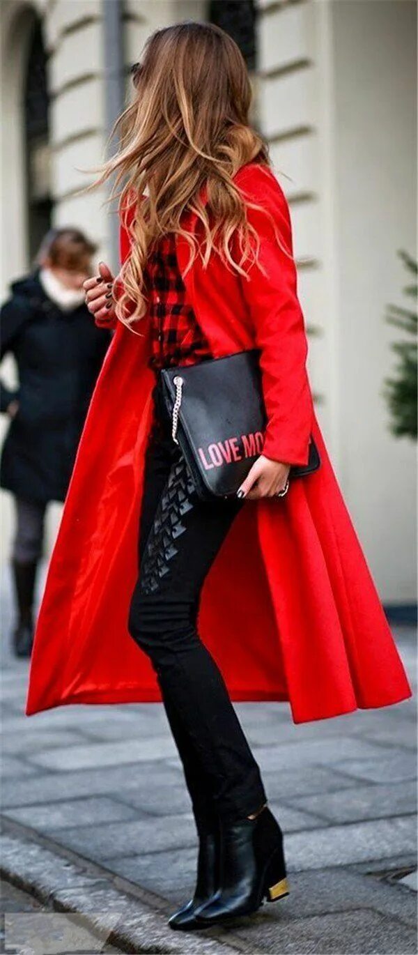 Красная одежда для женщин. Черно красная одежда. Образ в Красном. Образы с красным пальто.