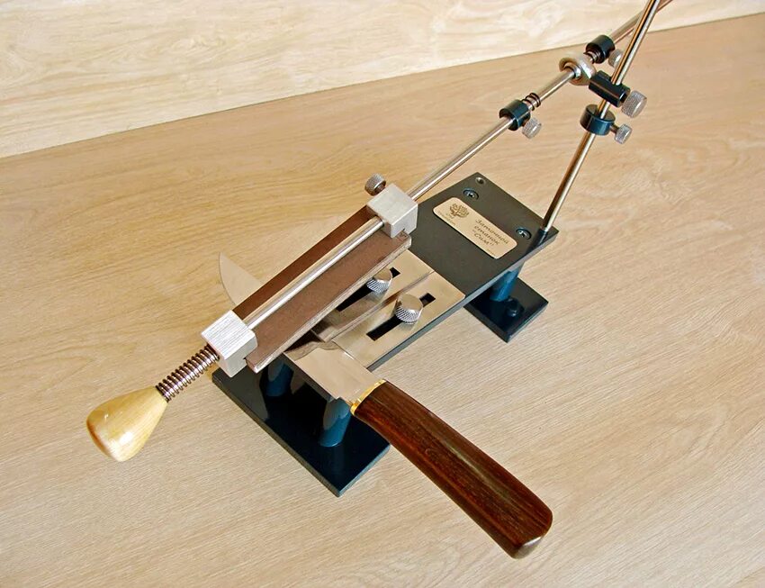 станок для заточки ножей чертеж. сделать своими руками станок для заточки. самодельный станок для заточки. заточной станок своими руками для заточки ножей. самодельный точильный станок для ножей с регулируемым углом заточки.