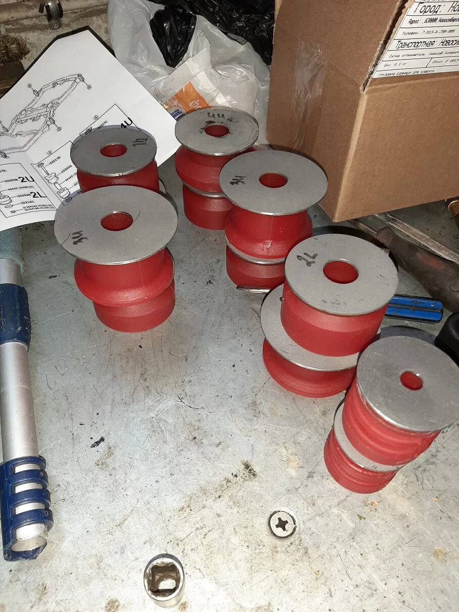 Подушки кузова тойота. Резинка заднего амортизатора заз шанс 1. Подушки кузова ленд крузер 200. Сайлентблоки киа спортейдж 3. Подушки кузова тойота.