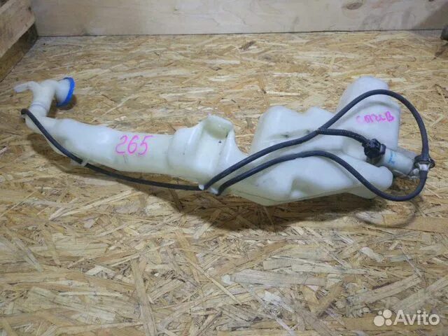 Бачок омывателя honda cr-v 2002. Honda crv бачок омывателя. Насос омывателя хонда црв 3. Омыватель на црв. Бачок омывателя хонда срв рд1.