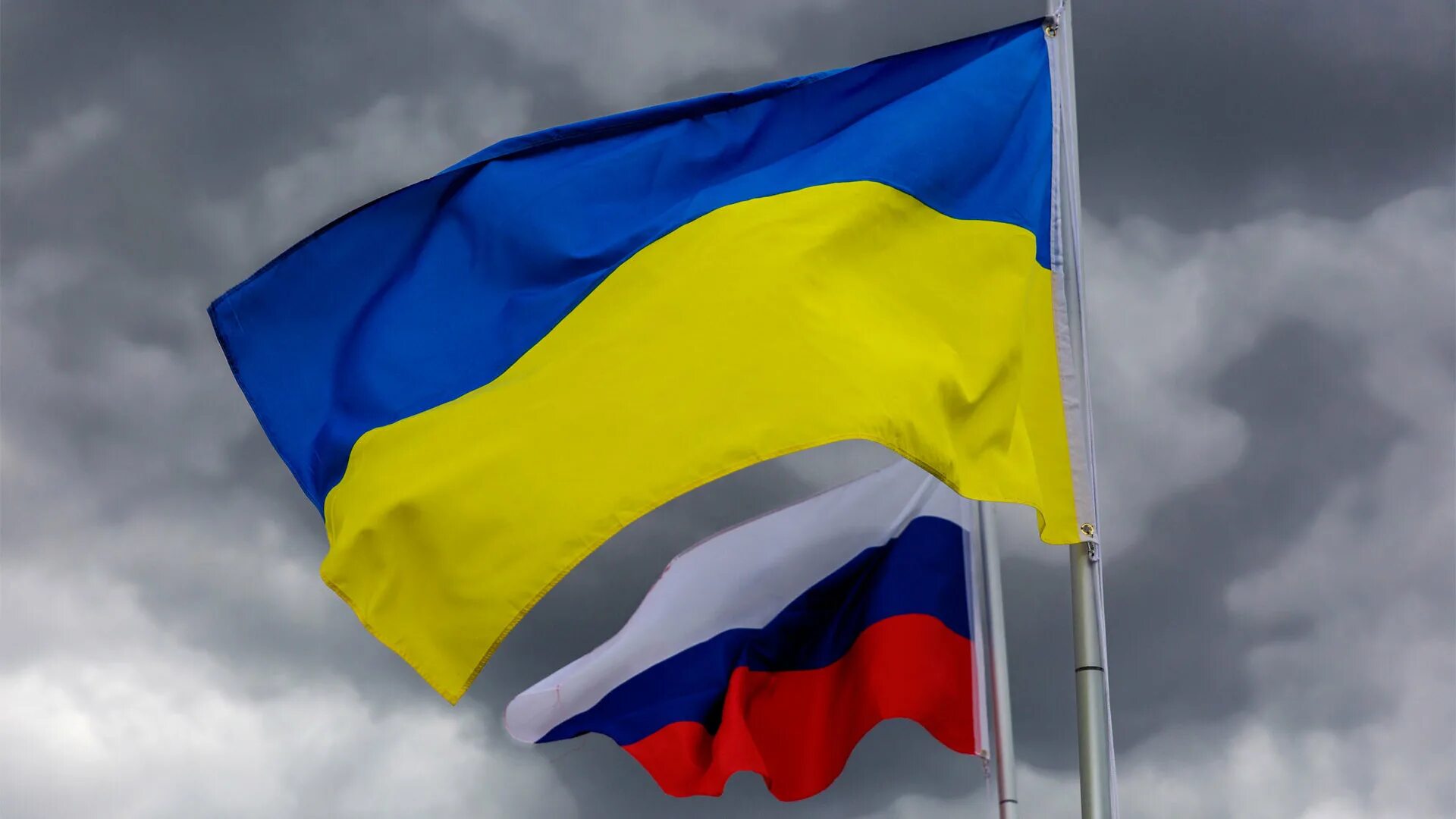 Россия против Украины. Украина – это Россия. Флаг России и Украины. Флаг Украины.