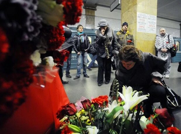 Теракт в метро парк культуры. Взрывы в Московском метрополитене (2010). 2010 Год взрывы в метро Лубянка и парк культуры. Взрывы в Московском метрополитене Лубянка и парк культуры.