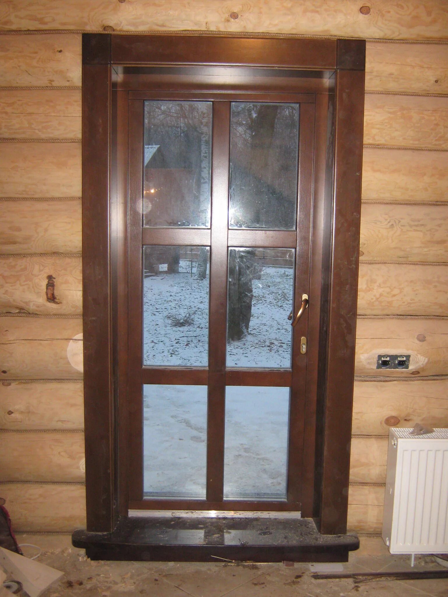 пластиковые двери входные. дверь в коттедж. пластиковая входная дверь в дом. металлопластиковые двери со стеклом. двери наружные деревянные.