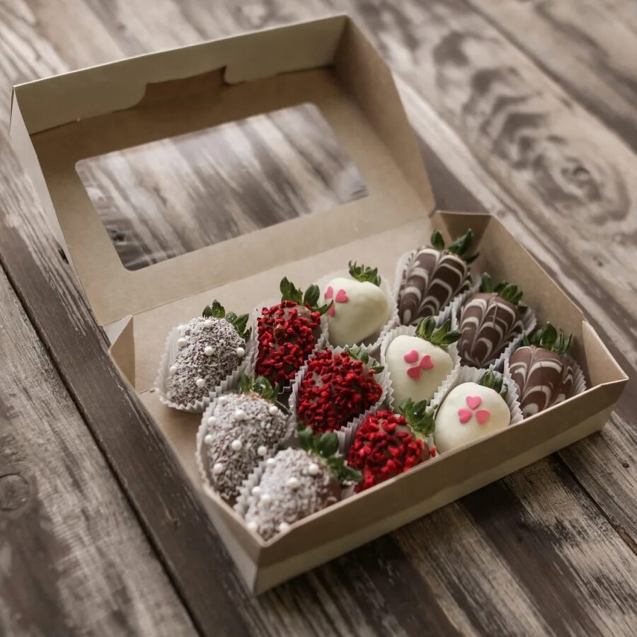 Клубника в шоколаде в коробочке. Клубника в шоколаде в коробочке. Клубника в шоколаде в коробочке. Клубника в шоколаде набор в коробке. Коробки для клубники в шоколаде.