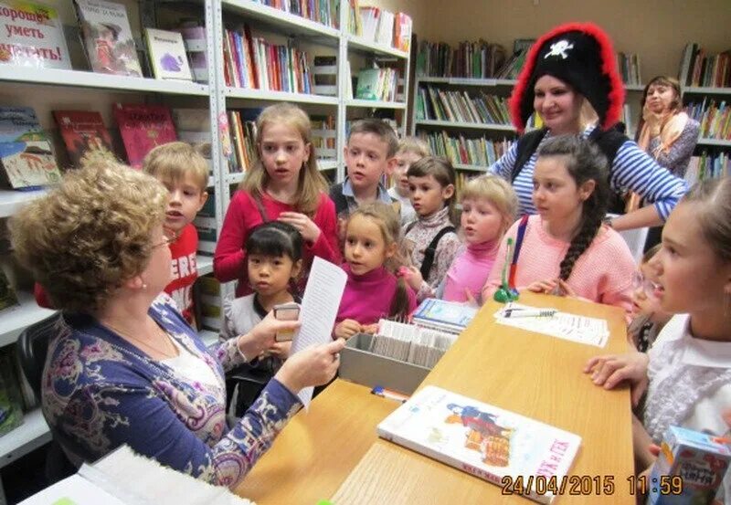 Читальный зал для детей. Поселок южный-библиотека. Детская библиотека южно сахалинска. Библиотека 31 екатеринбург. Выставка 140 летию чуковского библиотека.