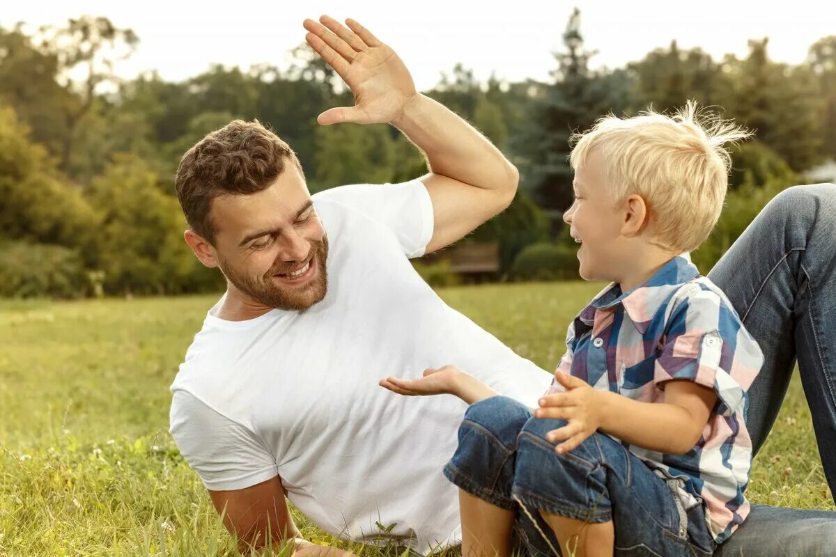 Daddy папа. Детям о папе. Отец и сын. Отцы и дети. Мужчина с ребенком.