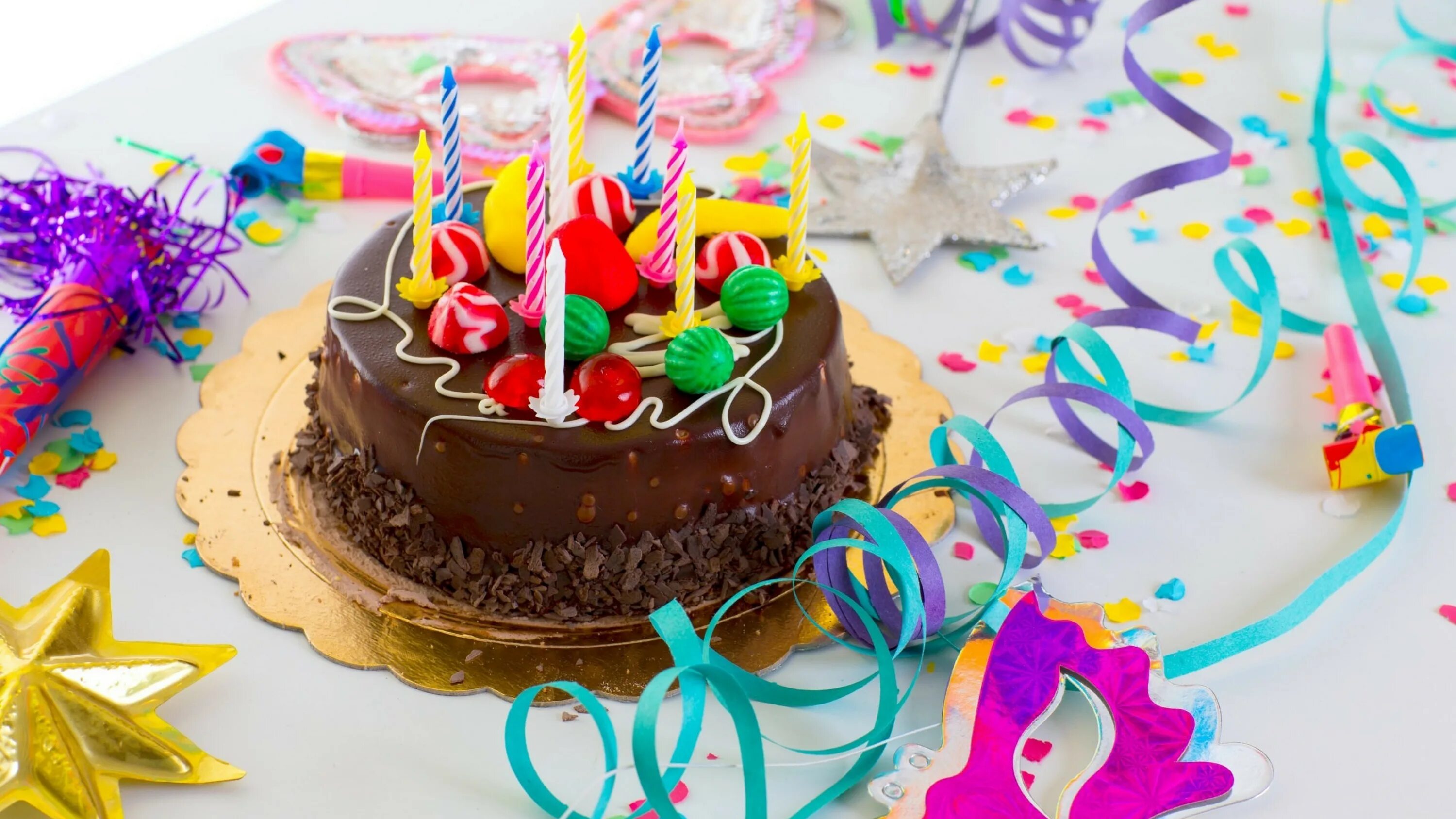 Торт с днем рождения!. Свеча в торт "с днем рождения". Открытка с днём рождения тортик. Торт с днём рождения картинки. День рождения 26 июня