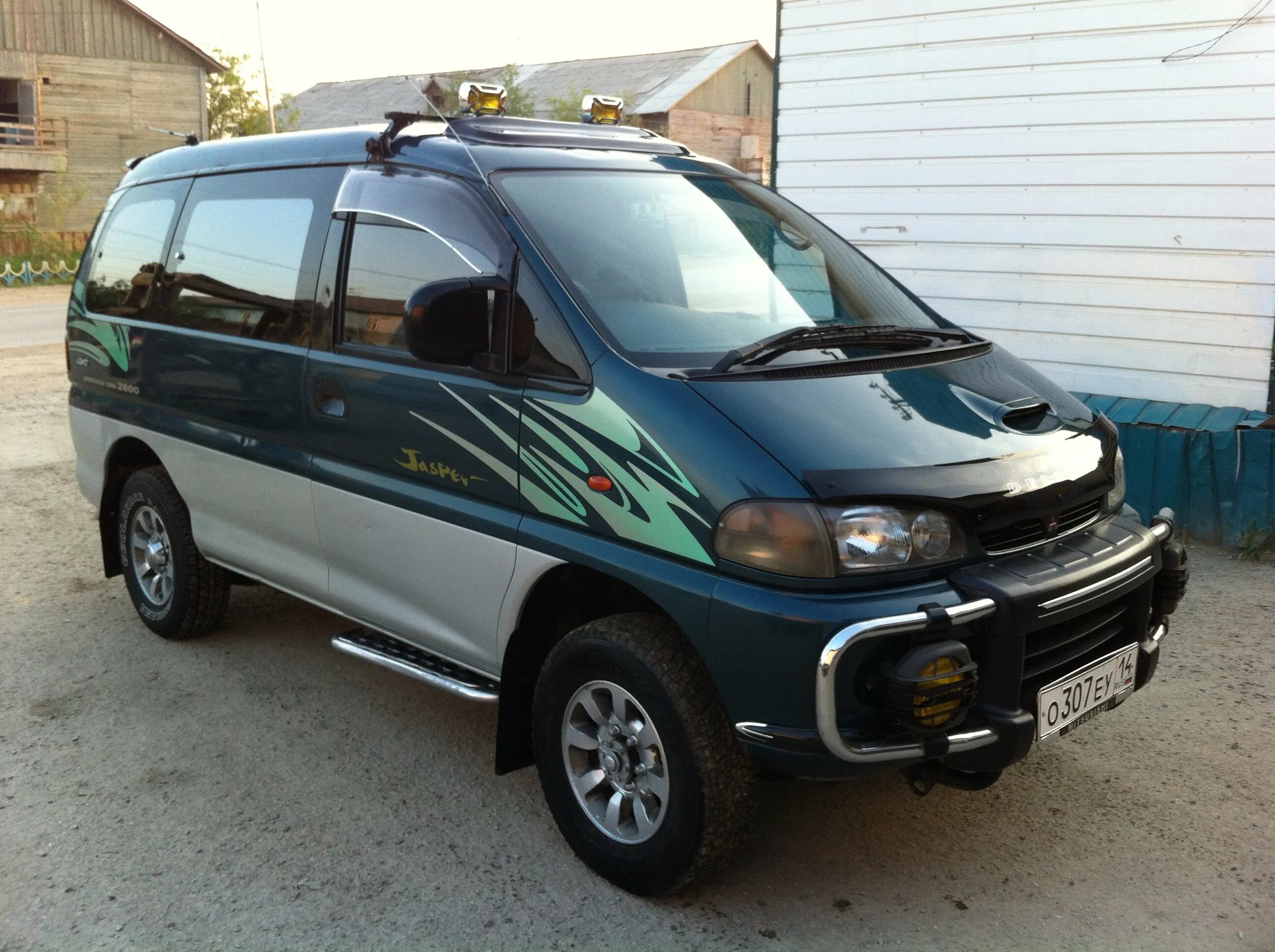 Mmc delica. Делика л400. Митсубиси Делика. Митсубиси л400. Mitsubishi Delica 4wd.