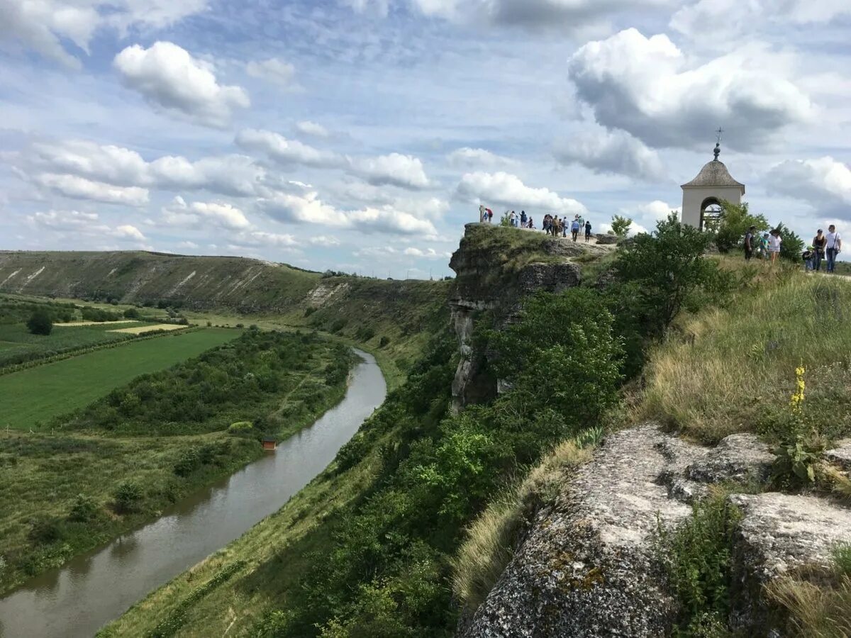 Самому в молдову. Orheiul vechi Молдова. Монастырь Орхей Векь. Молдавия природа Орхей. Музей Орхей Молдова.