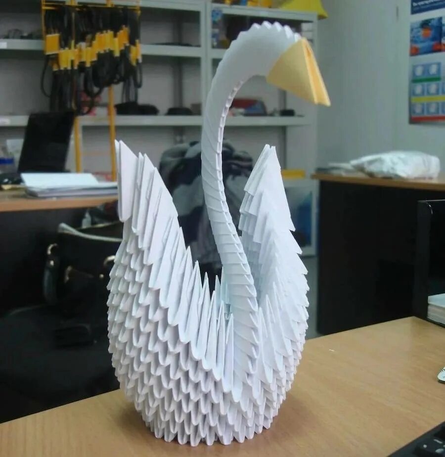 Лебеди из бумаги из модулей. Лебедь шипун оригами. Модульное оригами лебедь. Оригами лебедь а4. Поделка лебедь из бумаги.