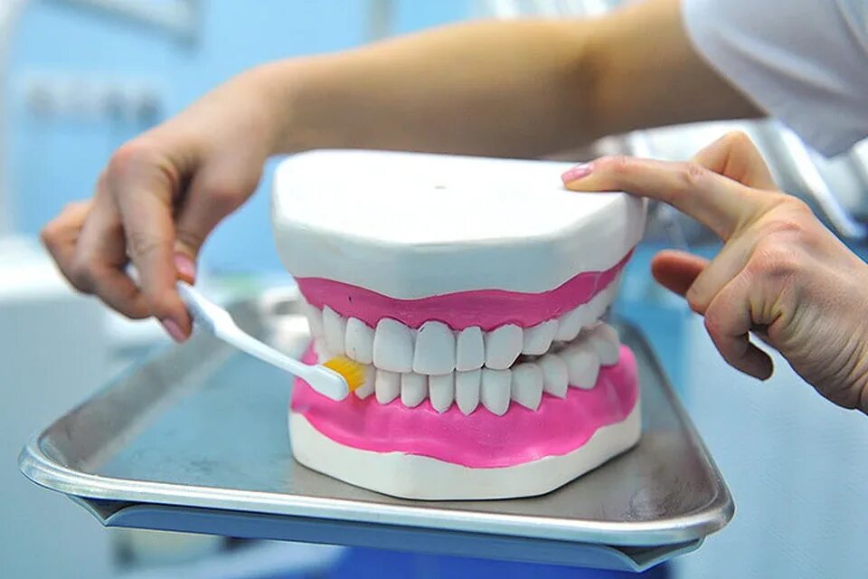 Гигиена зубов. Профессиональная гигиена. Профессиональная гигиена полости. Профессиональная гигиена зуба. Как стоматологи делают чистку зубов