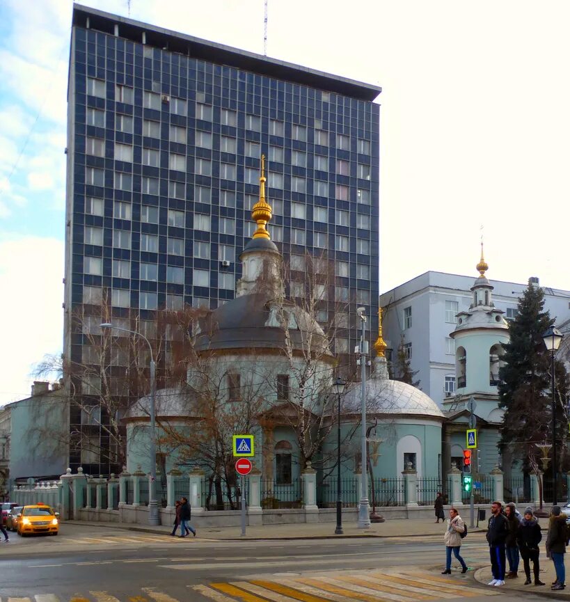 Церковь Космы и Дамиана Москва. Церковь Косьмы и Дамиана на Покровке. Церковь Космы и Дамиана Москва улица Маросейка. Храм на Покровке в Москве.