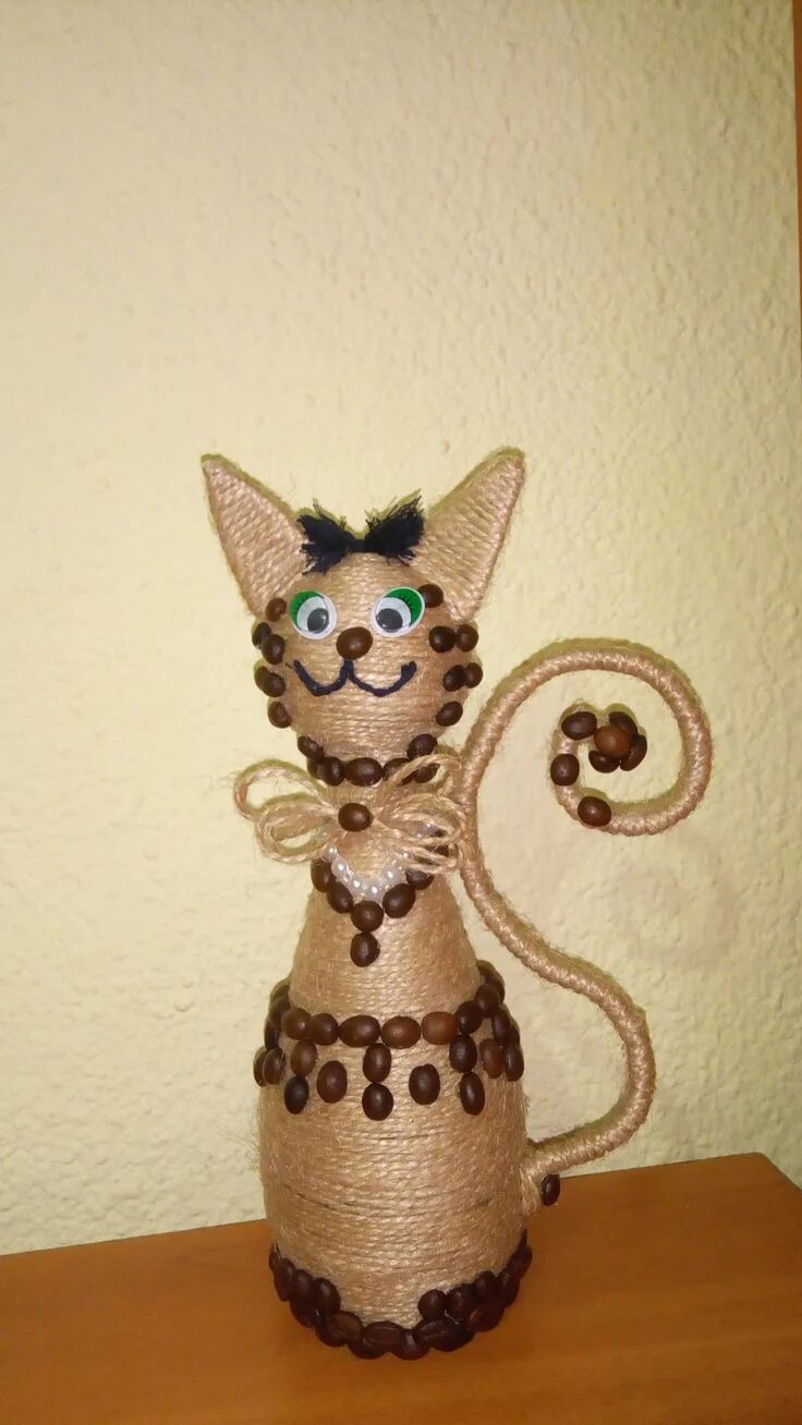 кошка из джута. кошка из шпагата и бутылки. кошка из джута. кошка из джута и бутылки. джутовая филигрань кот.