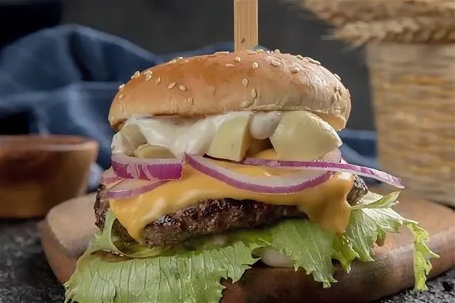 бургеры мираторг кафе. бургеры из телятины. бургер розовый телятина мираторг. бургер классический. бургеры из телятины.