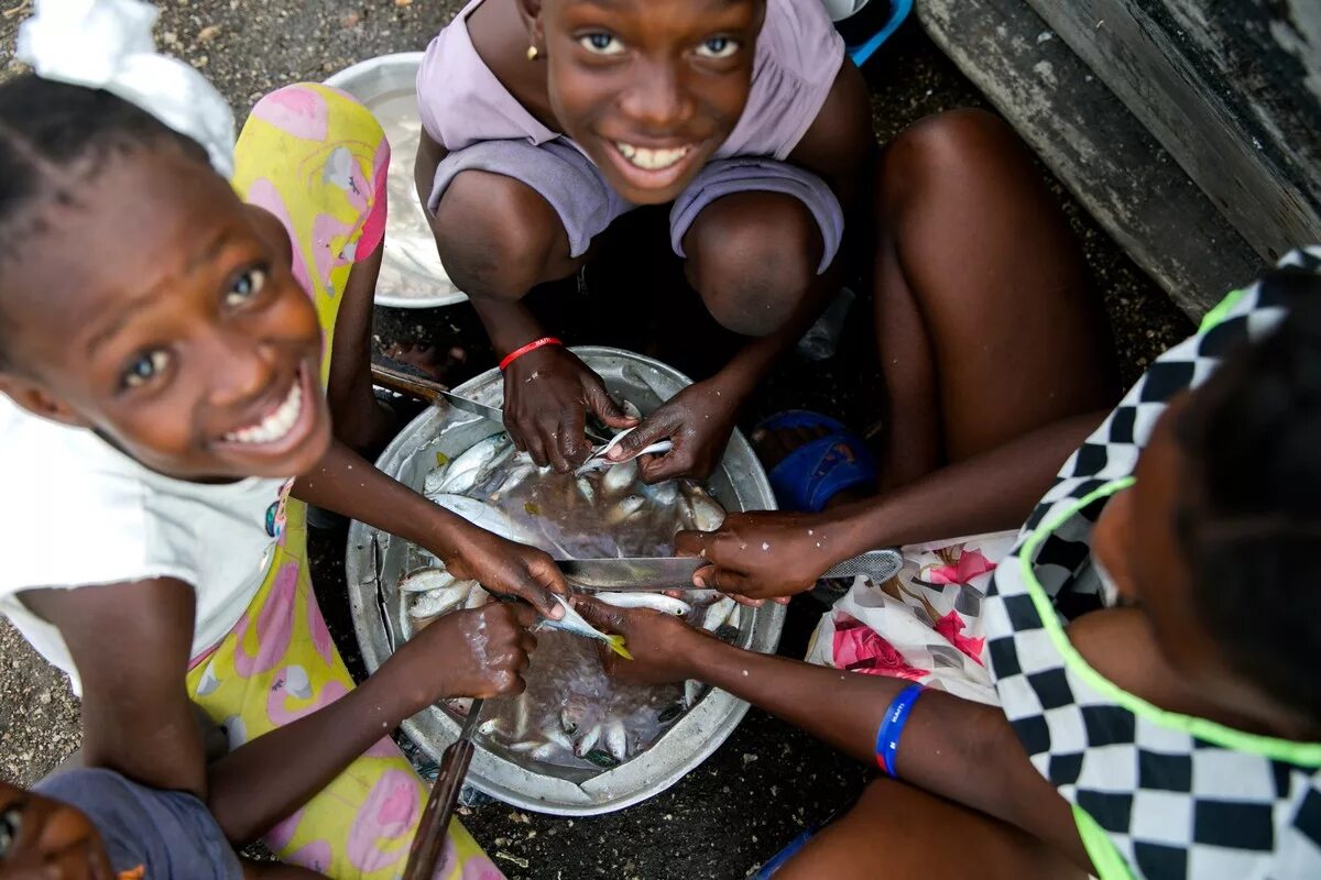На гаити едят людей. Гаити трущобы бедность. Республика Гаити нищета. Гаити уровень жизни.