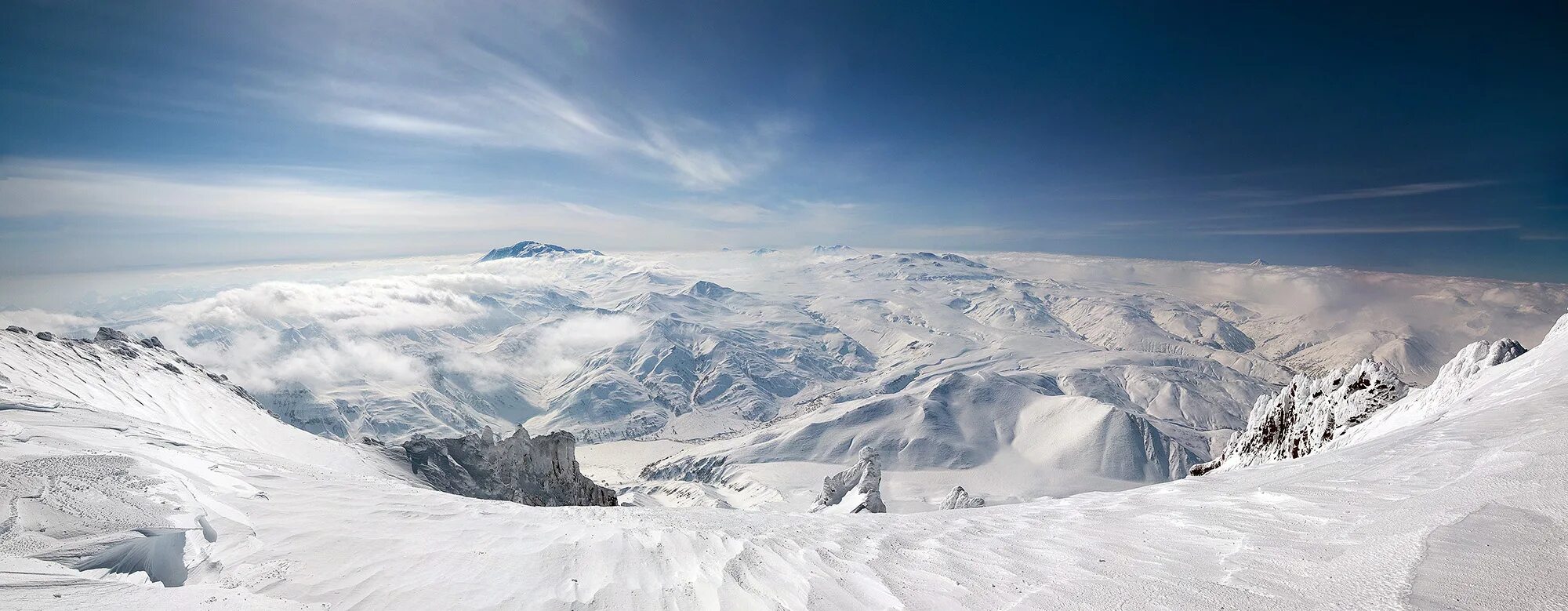 снежная долина снег. снег в долине. горы снег. снег в долине. снежные горы.