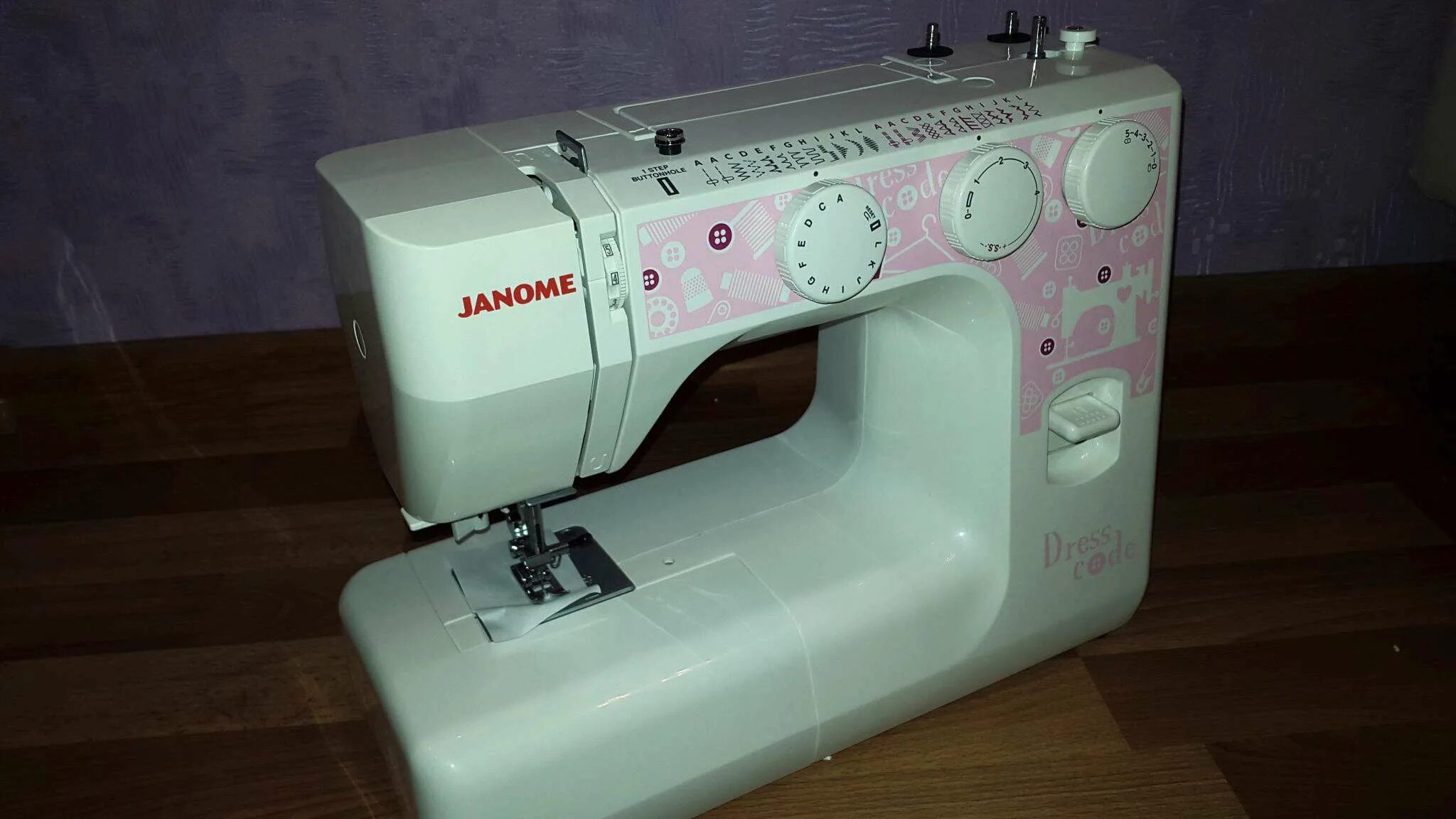 Janome dresscode. Швейная машина Джаноме дресс код. Швейная машина Janome Continental m7 professional. Столик для машинки Джаноме.