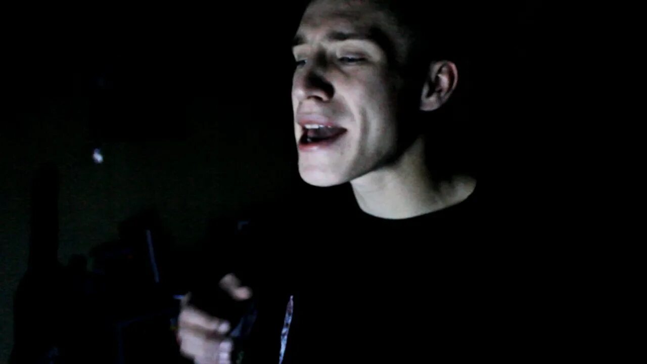 Надпись на стене на улице. Волшебная луна. Граффити зачем в москве. Надписи на стенах. Луна и звезды.