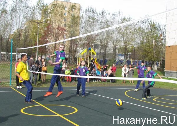 Школа 14 площадка спортивная. Спорт нова екатеринбург. Стадион 132 школы екатеринбург. Спорт нова екатеринбург. Спорт кросс.