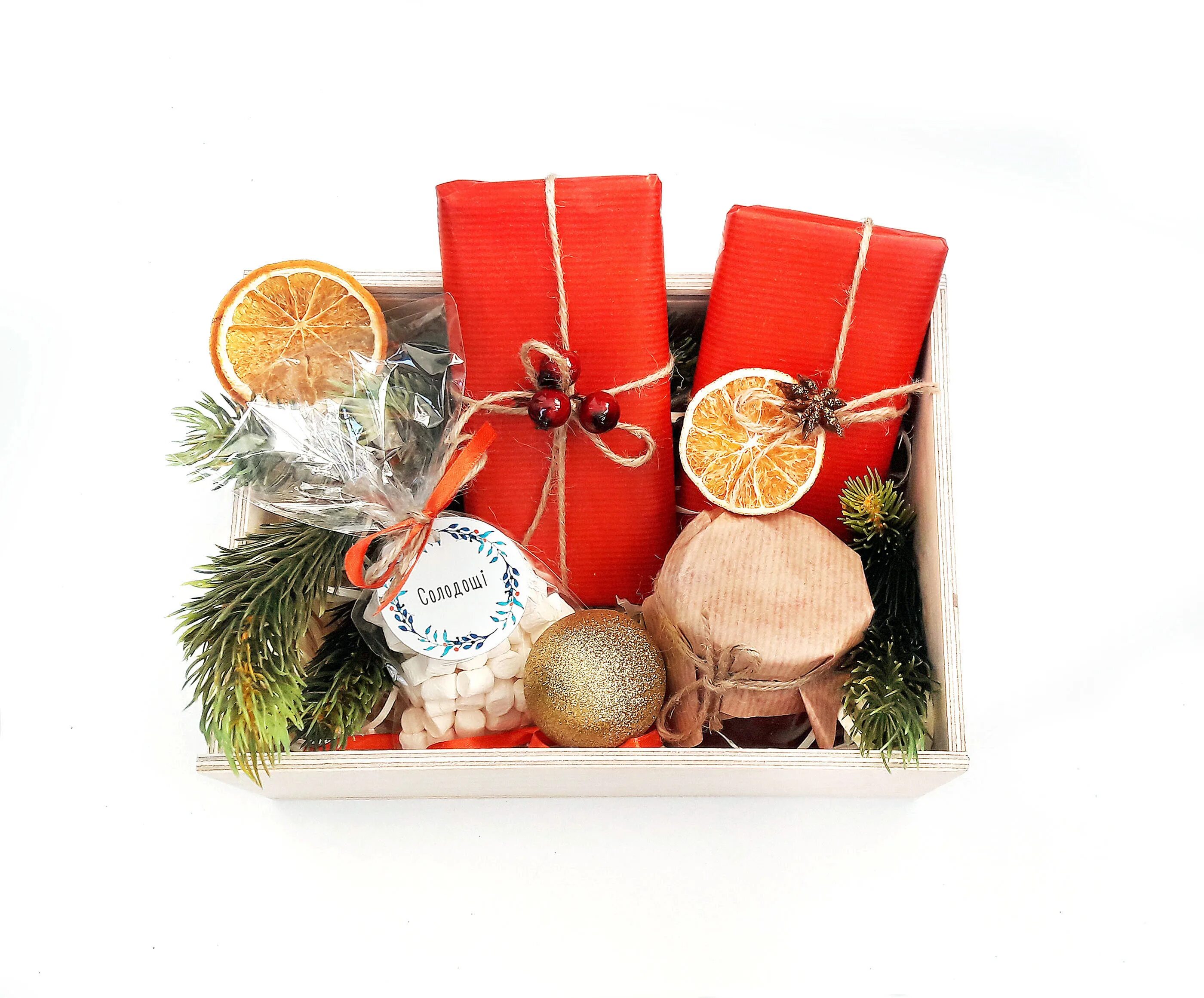 Подарок на новый год. Подарочный кейс со сладостями на новый год. Чайный набор подарочный на новый год. Подарки коллегам на новый год. Корпоративные подарки на новый год 2023.
