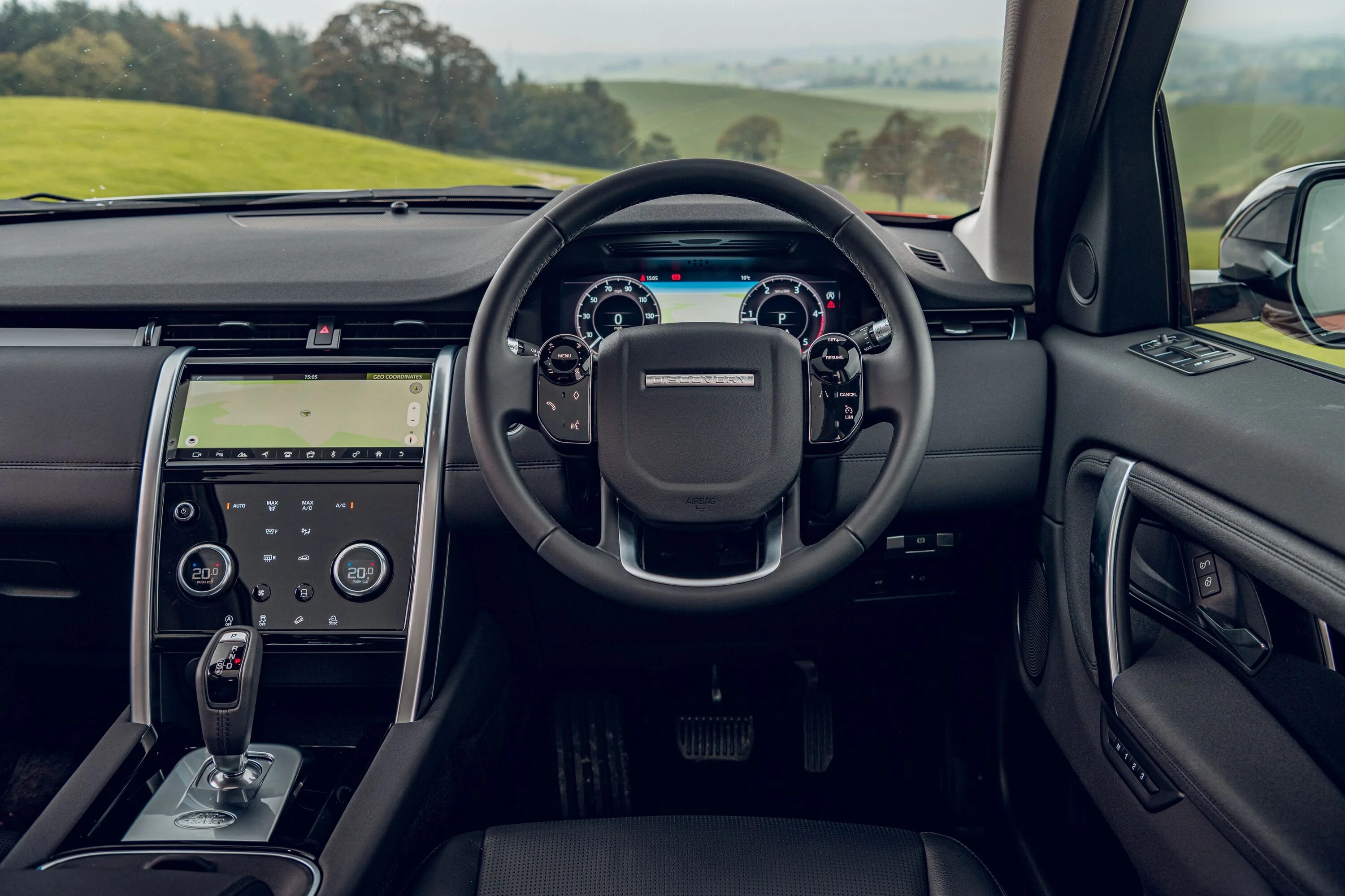 Ленд ровер дискавери 2019. Land Rover Discovery Sport 2022 Interior. Land Rover Discovery 2020 салон. Land Rover Discovery Sport 2021 салон. Ленд Ровер Дискавери спорт 2018 салон.