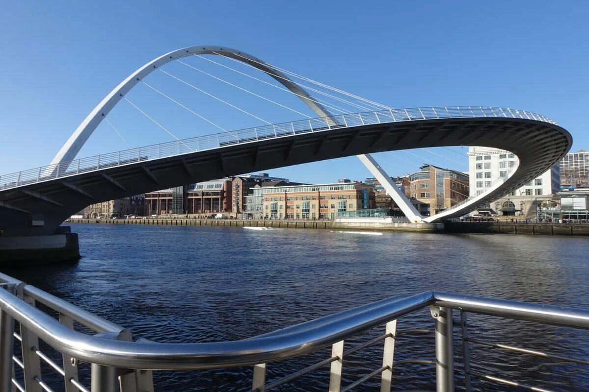 Мост какая система. Мост «Миллениум» в Гейтсхеде. Gateshead Millennium Bridge. Красивые мосты. Необычные мосты.