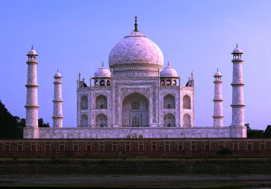 Мавзолей Тадж-Махал в Индии. Мечеть Тадж Махал. Тадж Махал розовый. Достопримечательности Индии дворец Тадж Махал. Тадж махал берег реки