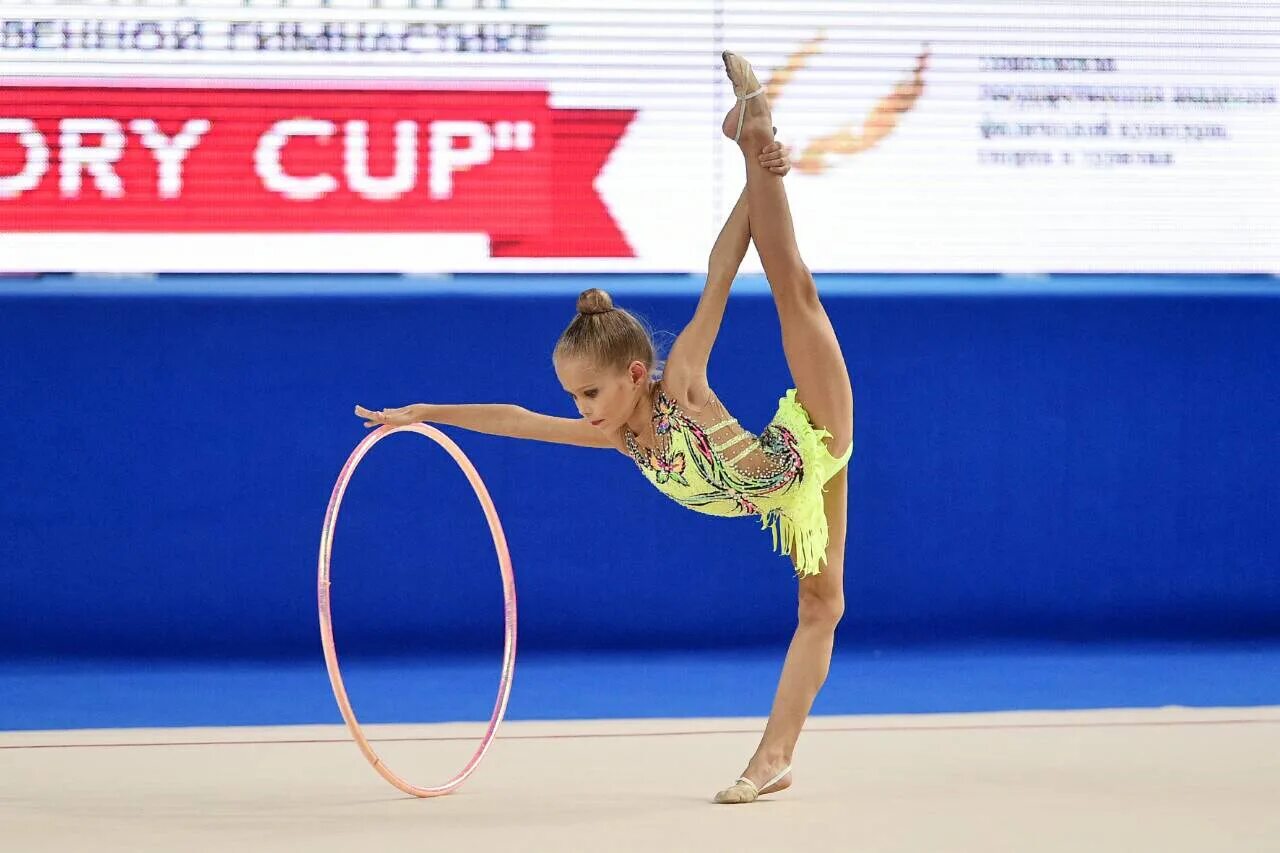 Арина аверина обруч 2017. Гимнастика арина аверина. Маргарита мамун художественная гимнастика гимнастки. Художественная гимнастика мамун обруч. Маргарита мамун 2013.