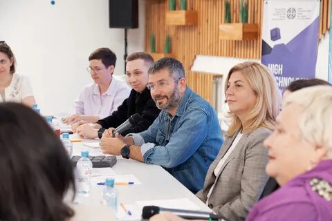 Проводить обсуждения