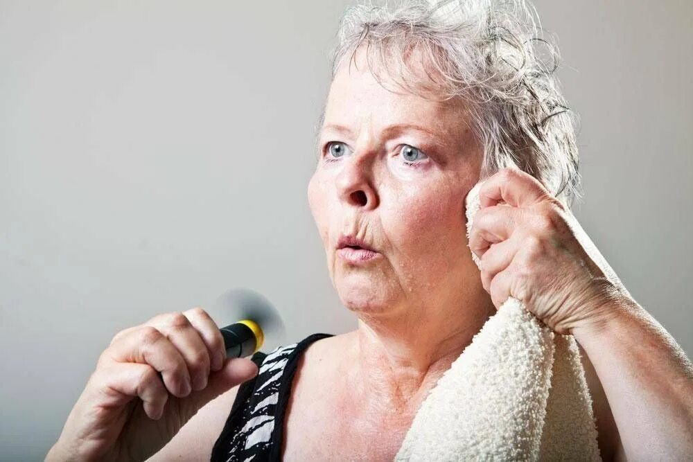 Женщина климактерического возраста. Климактерический период у женщин. Климакс мужской и женский. Контрацептивы для женщин после менопаузы. Период наступления климакса.